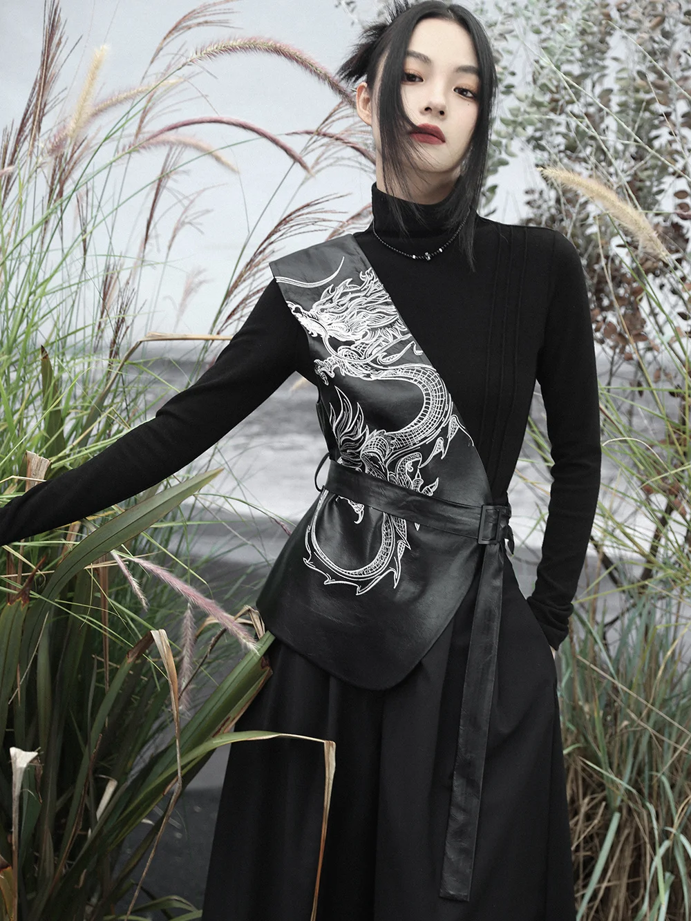 

New Chinese Sle Dragon Pattern Embroidery Leather Vest Irregular Single oulder Layering Women's Faion Top Ladies Jaet