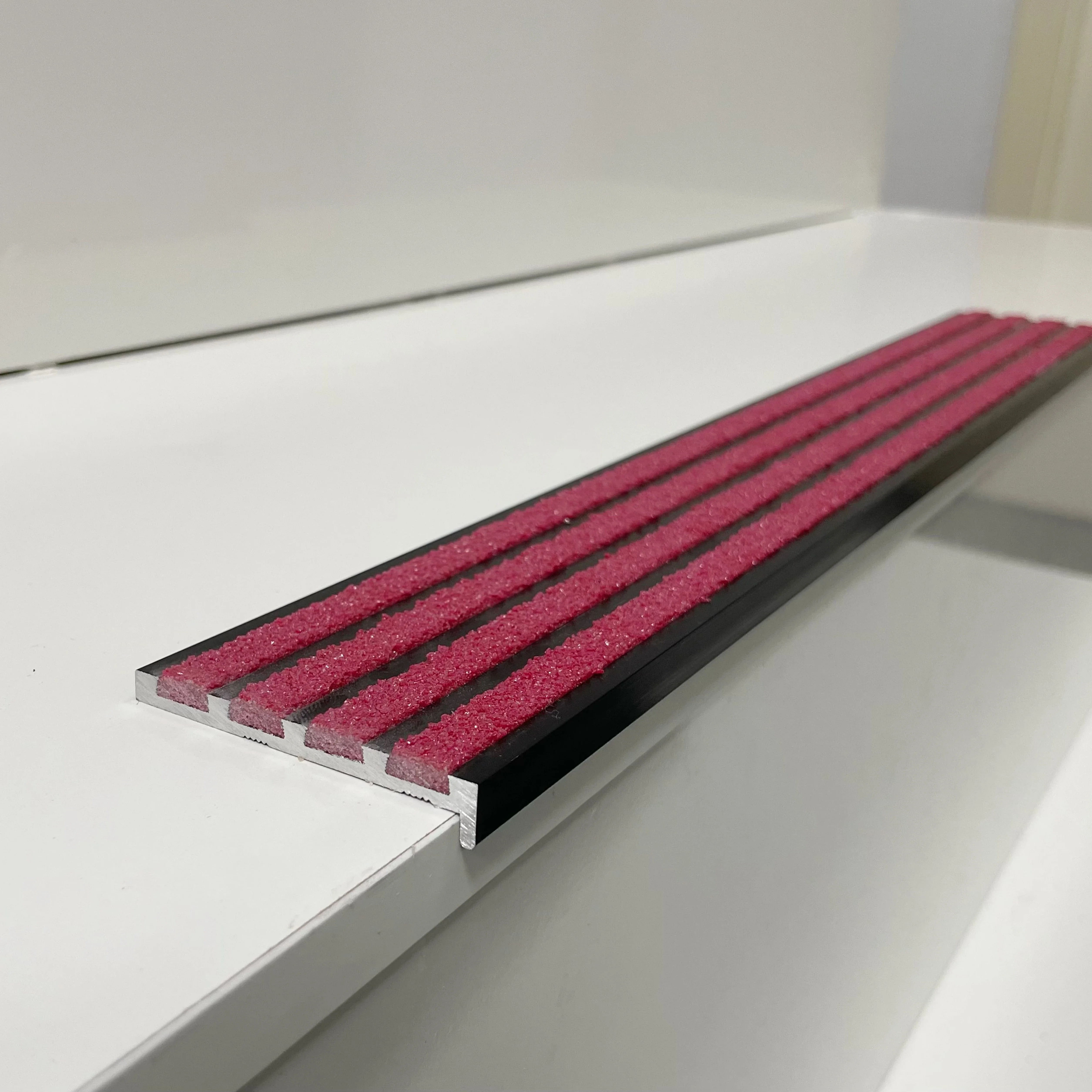 

Porcelain Tiles Stair Nosing Tread Cover Good Grip Carborundum Strip Stair Strip