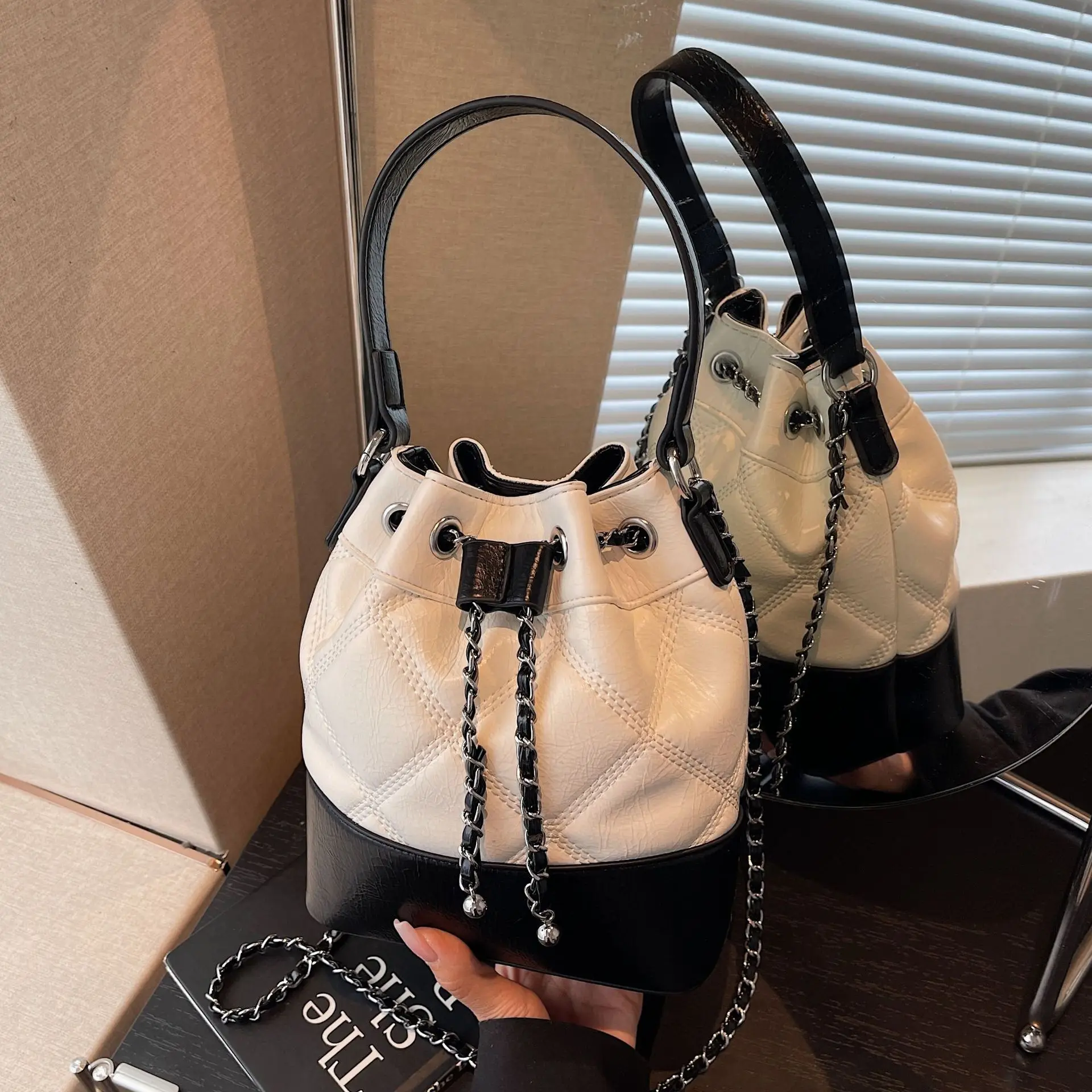 

2025 Luxe Shoulder Bag, Chic Bucket Crossbody Purse, Women's Day to Night Top Handle Tote, Minimalist Sling Bag, Versatile Tote