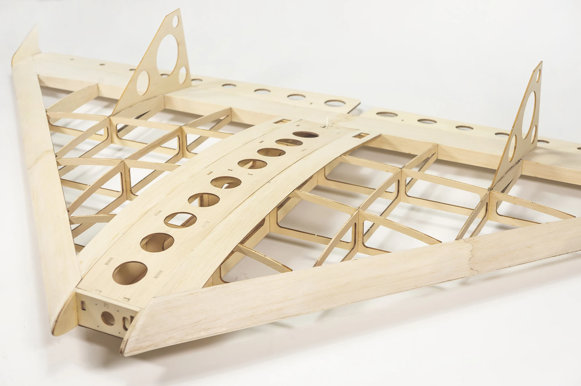 1000mm Balsa Wood Delta Wing RC Plane Kit, Laser Cut FPV Aircraft for Aerobatic Flying & DIY Building