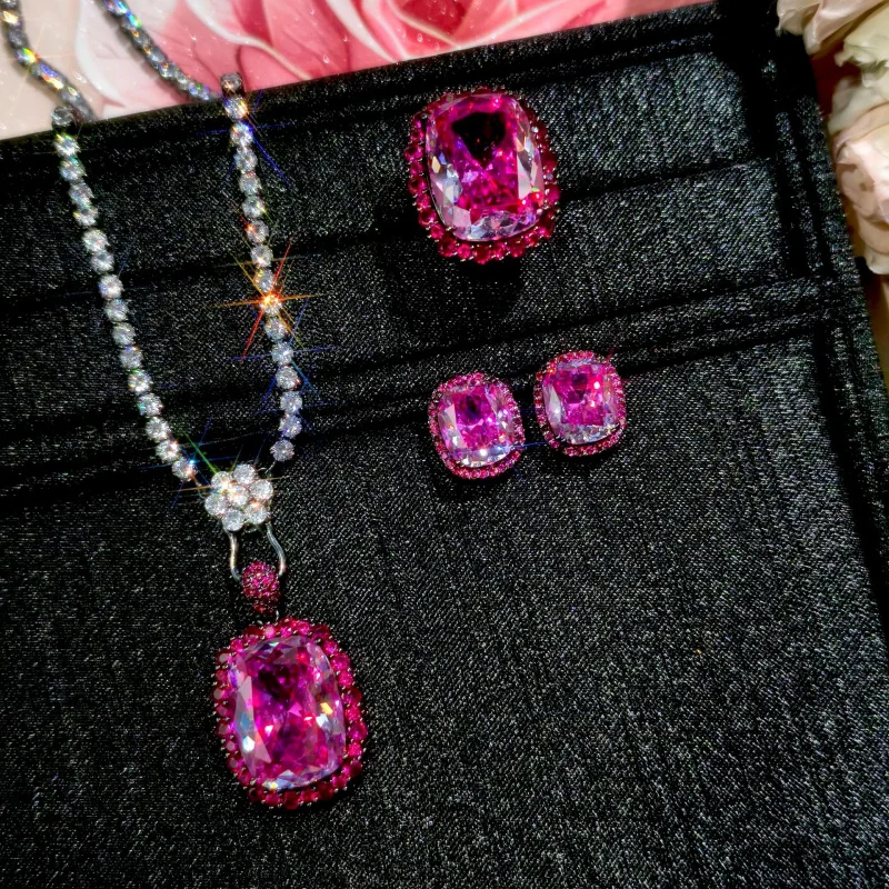 الراقية قيراط كبير مطلية بالذهب الأسود وسادة طويلة قطع الوردي الأحمر الزركون حلقة مفتوحة قلادة القرط مجموعة