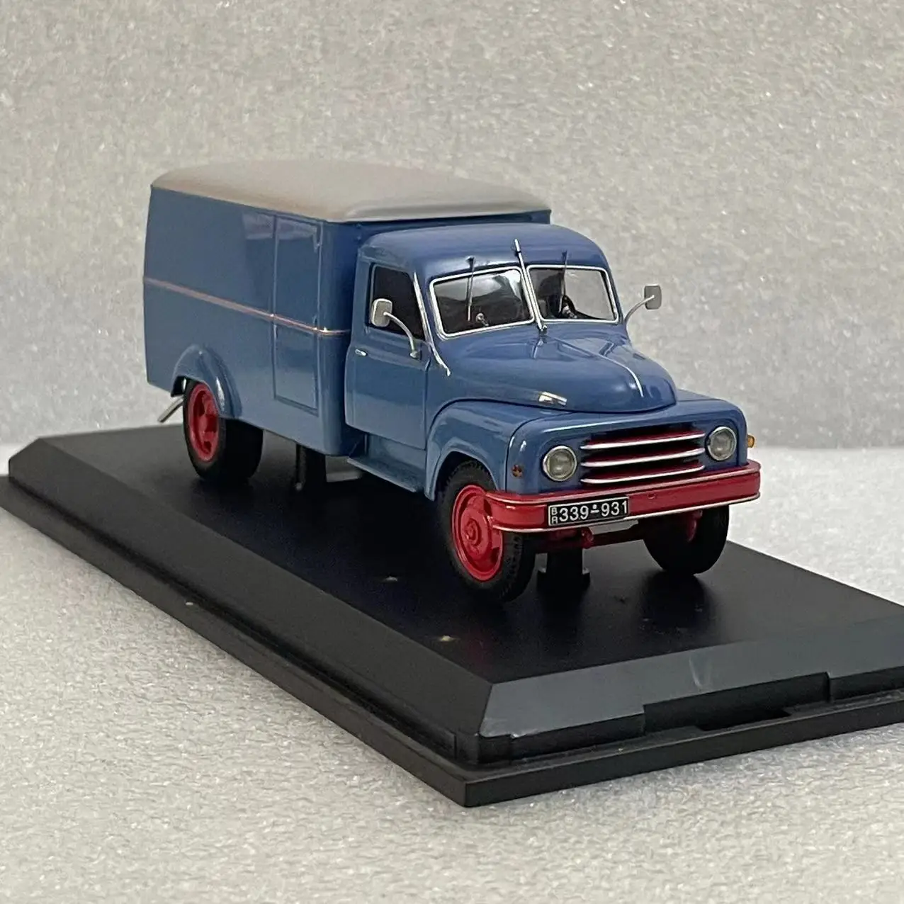 1950 German 5-door Box Truck Model for 1:43 Scale Hanomag L28 Die-cast Alloy Blue Body Gray Roof Transport Truck Fan Gift Toy