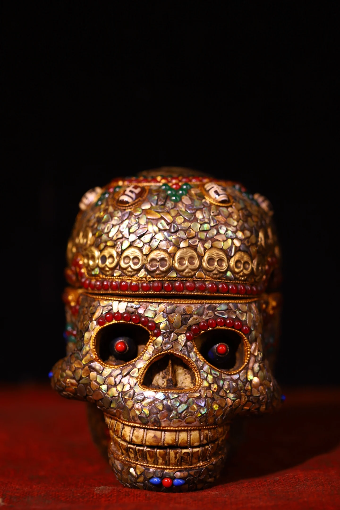 Old Yak bone Painted Mosaic Gem gZi Beads Turquoise shell Skull head Corpse Torlin's Head Stupa of relics Worship Hall