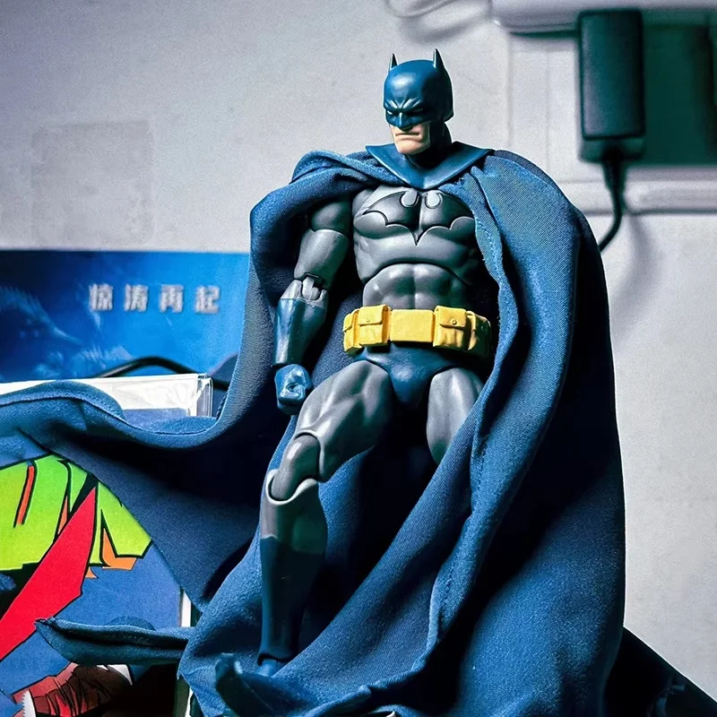 جديد في المخزون مافيكس 105 النسخة الهزلية هش باتمان الأزرق العدالة الدوري عمل الشكل للأطفال جمع لعبة هدية الكريسماس #2