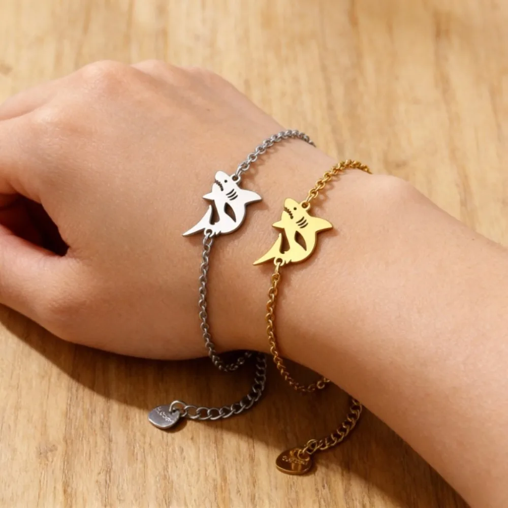 2 Pieces, Personalized Shark-Shaped Hollow-Out Design Bracelets, Versatile Accessories for Daily Commuting and Casual Wear, Matching Stackable Jewelry, Ideal for Gifting, Eye-Catching Items for Street Style Parties and Music Festivals, Personalized Decorations for Everyday Wear