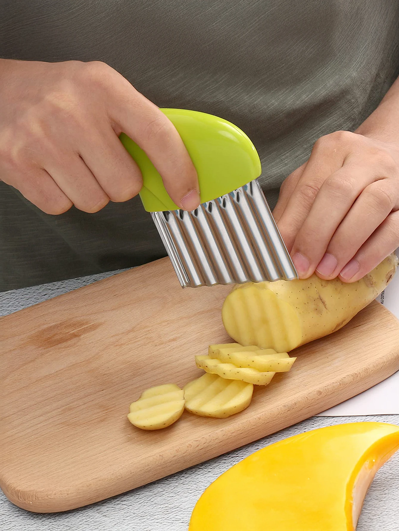 

Crinkle Cutter Stainless Steel Potato Carrot Chip Vegetable Crinkle Wavy Chopper Cutter French Fry Slicer