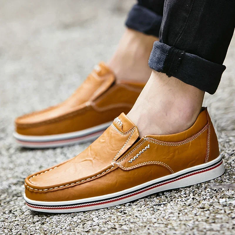 Sapatos de couro masculinos, sapatos casuais respiráveis estilo romano, sapatos de negócios bonitos britânicos, sapatos preguiçosos de feijão com sola macia