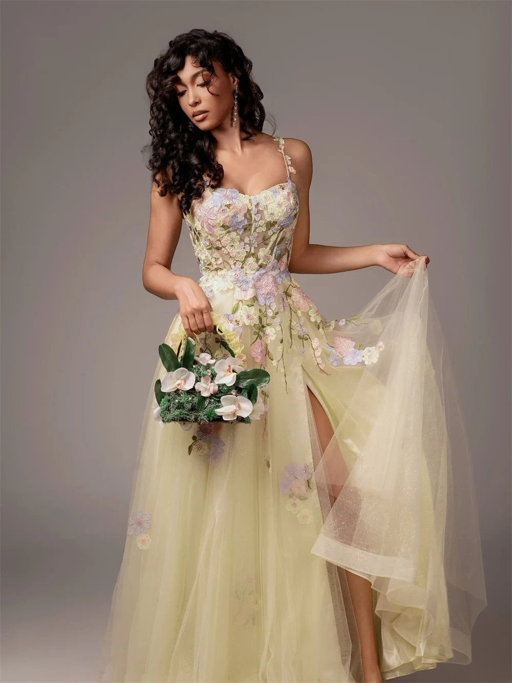 

Amanda Customized Yellow A-Line Floral Embroidery Prom Dresses Spaghetti Strap vestidos de noche Tulle High Split Formal Evening