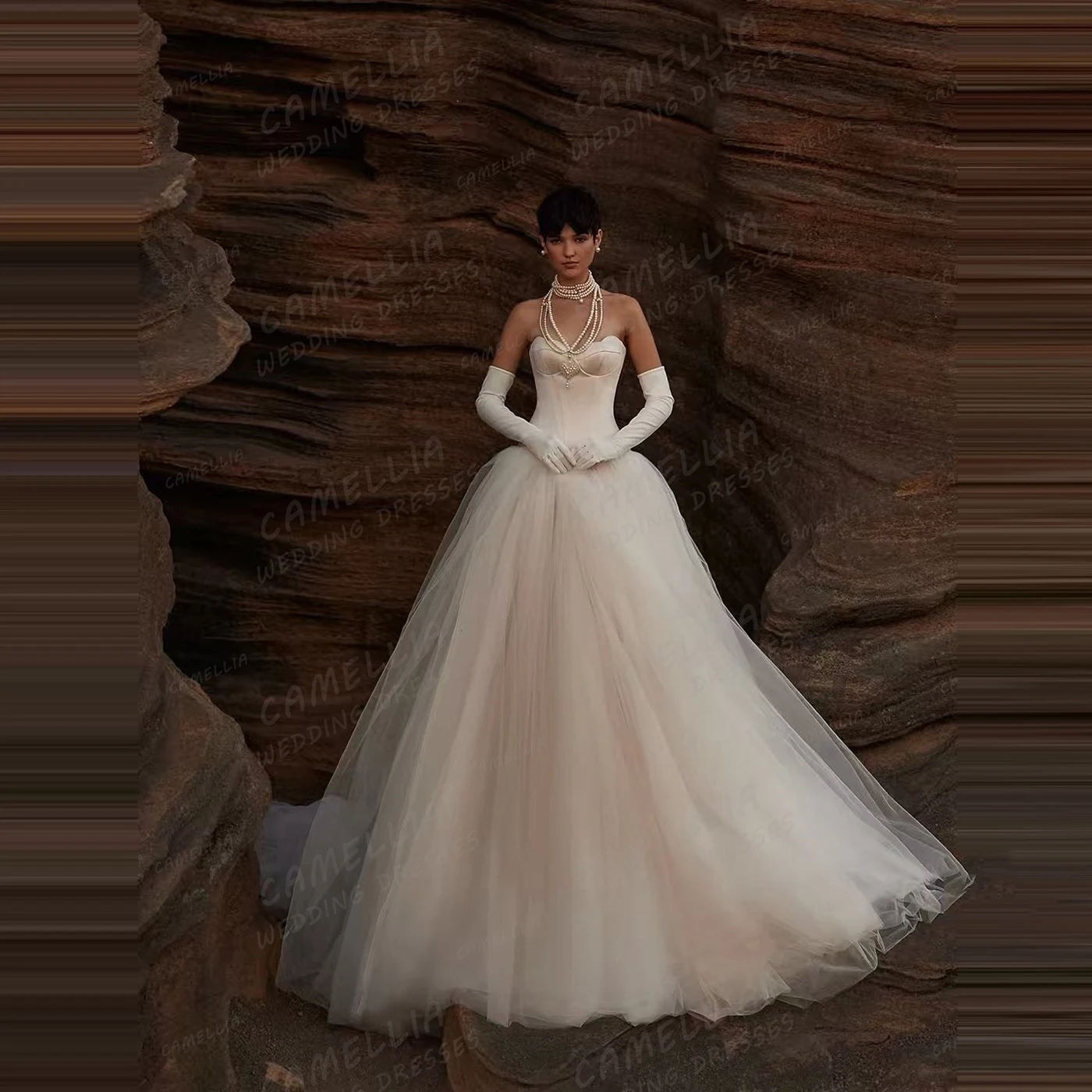 Simple Fluffy Wedding Dresses A Line Women's Bridal Gowns Sexy Sleeveless Tulle Vestidos De Novia Backless Customized Gloveless