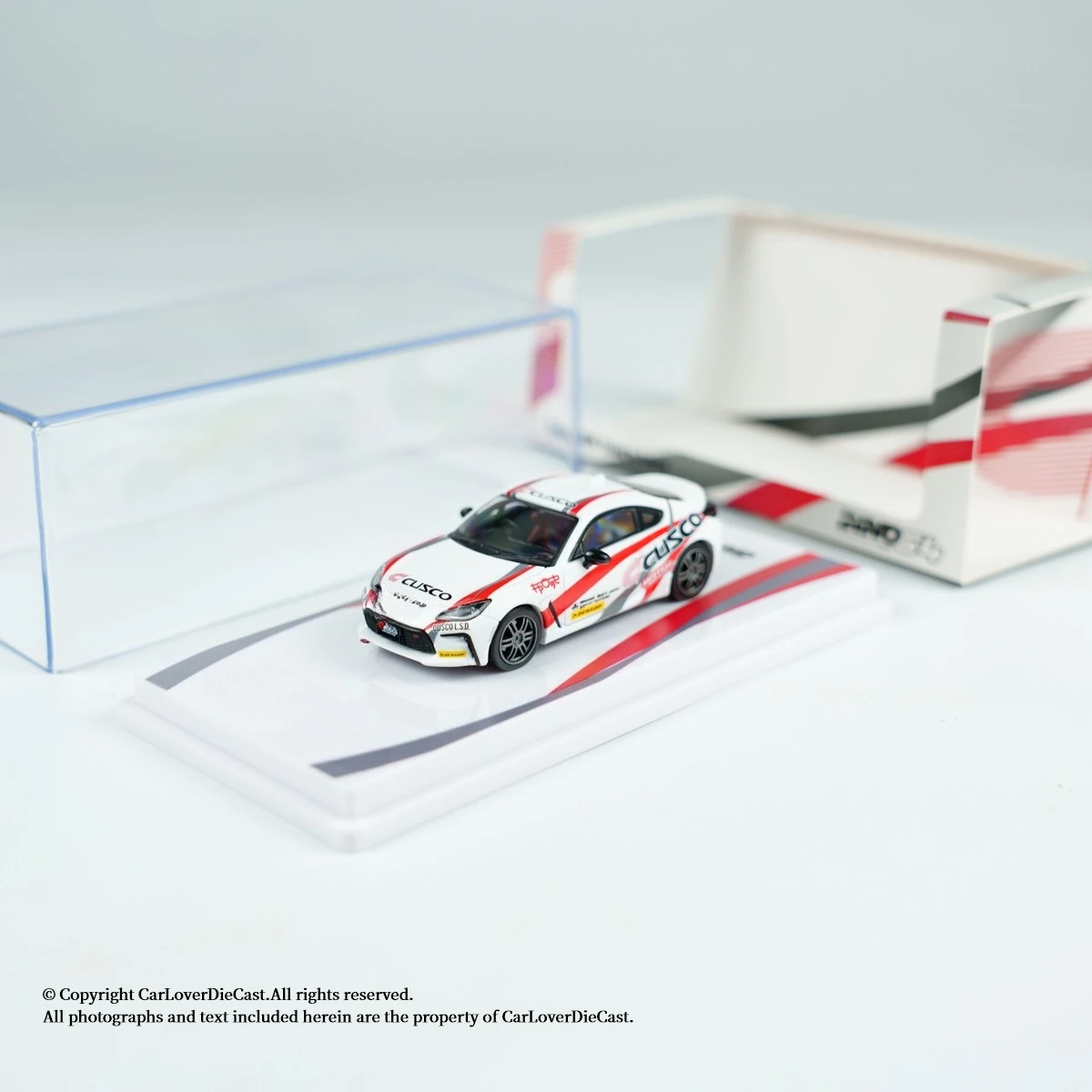 INNO 1:64 GR86 تم ضبطه بواسطة CUSCO Diecast Model Car