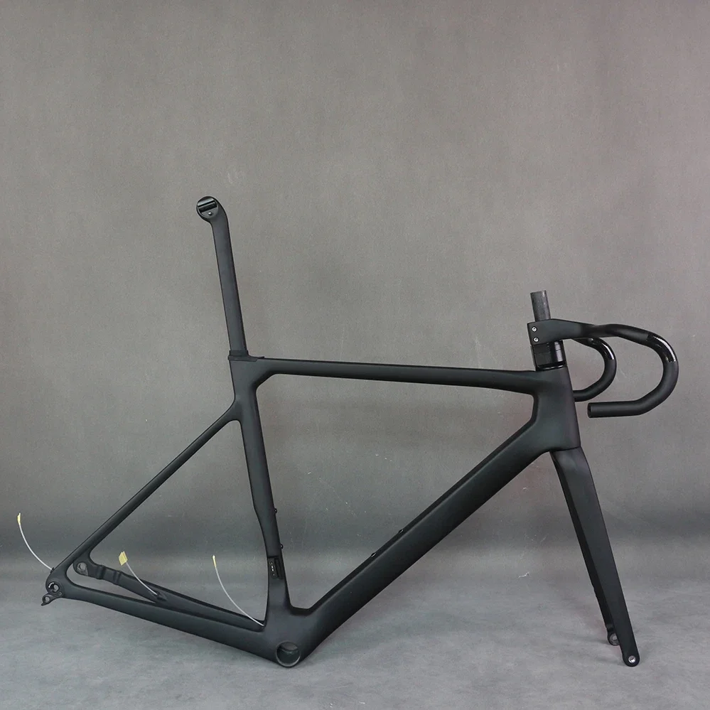 

Carbon Frame Super Light Carbon Fiber T1100 Disc Brake Road Bike Frame Full Hidden Cables 700*32C Bicycle Black Matte FM025