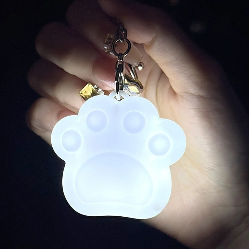 

1pcs LED Purse Lights Charms for Night Walks Charms, Automatic Sensor Glow Bear Paw Handbag Light Keychain Accessories