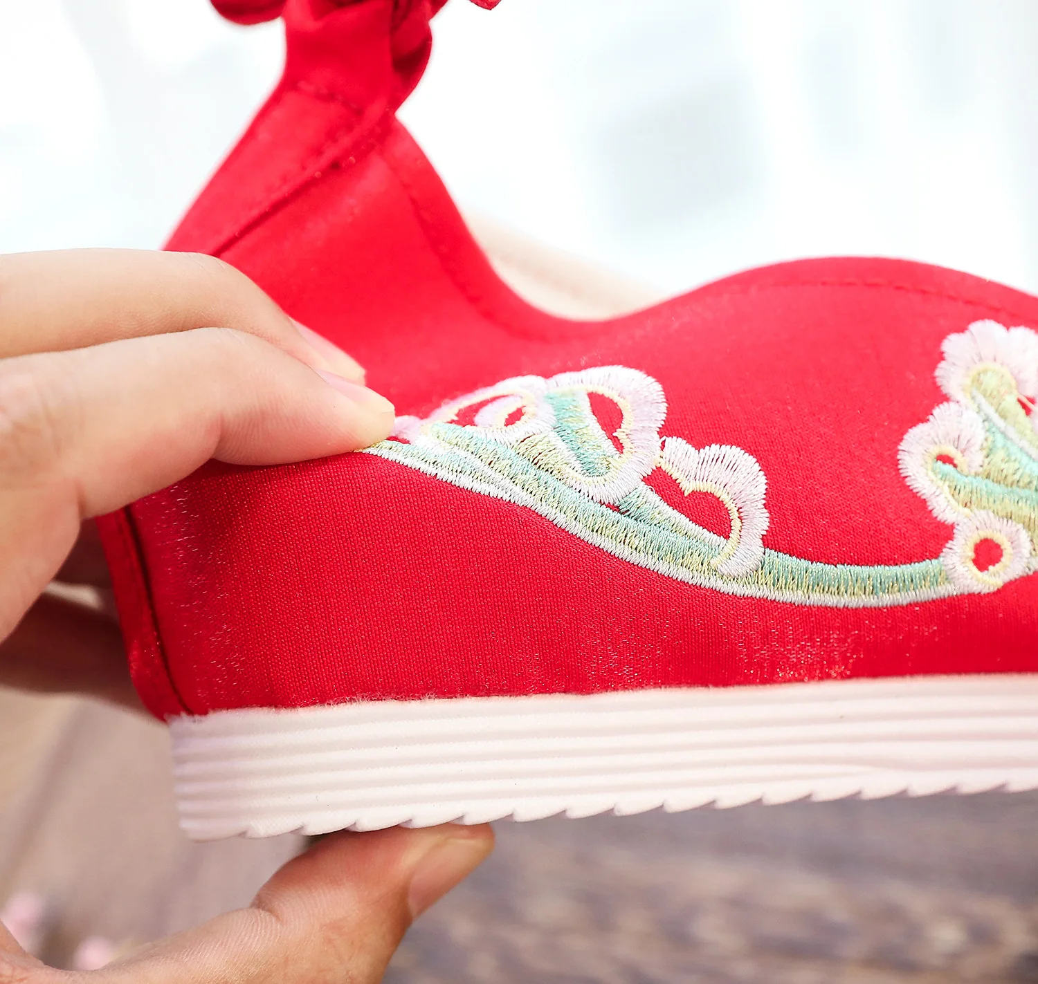 Zapatos de plataforma ocultos con correa en el tobillo para mujer, zapatos de Cosplay Hanfu cómodos bordados de estilo chino Vintage