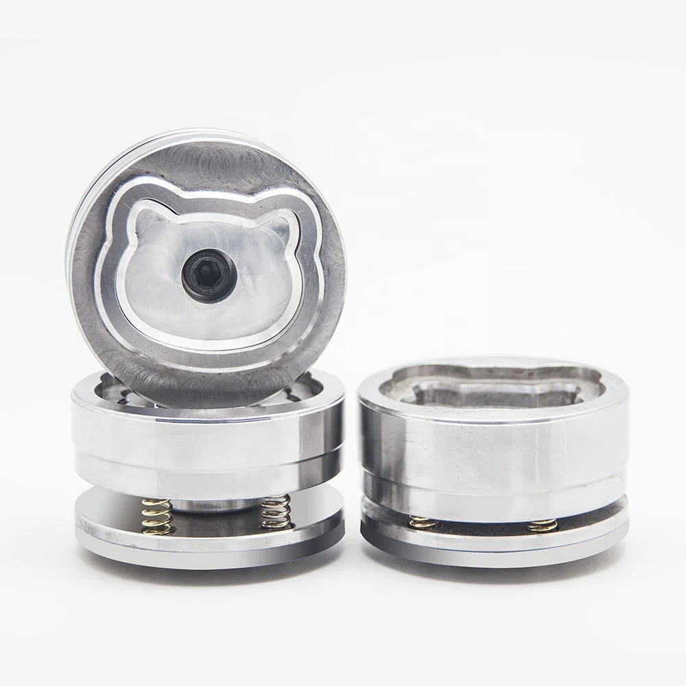 

Высококачественный станок для изготовления значков в форме кошки с сменными формами