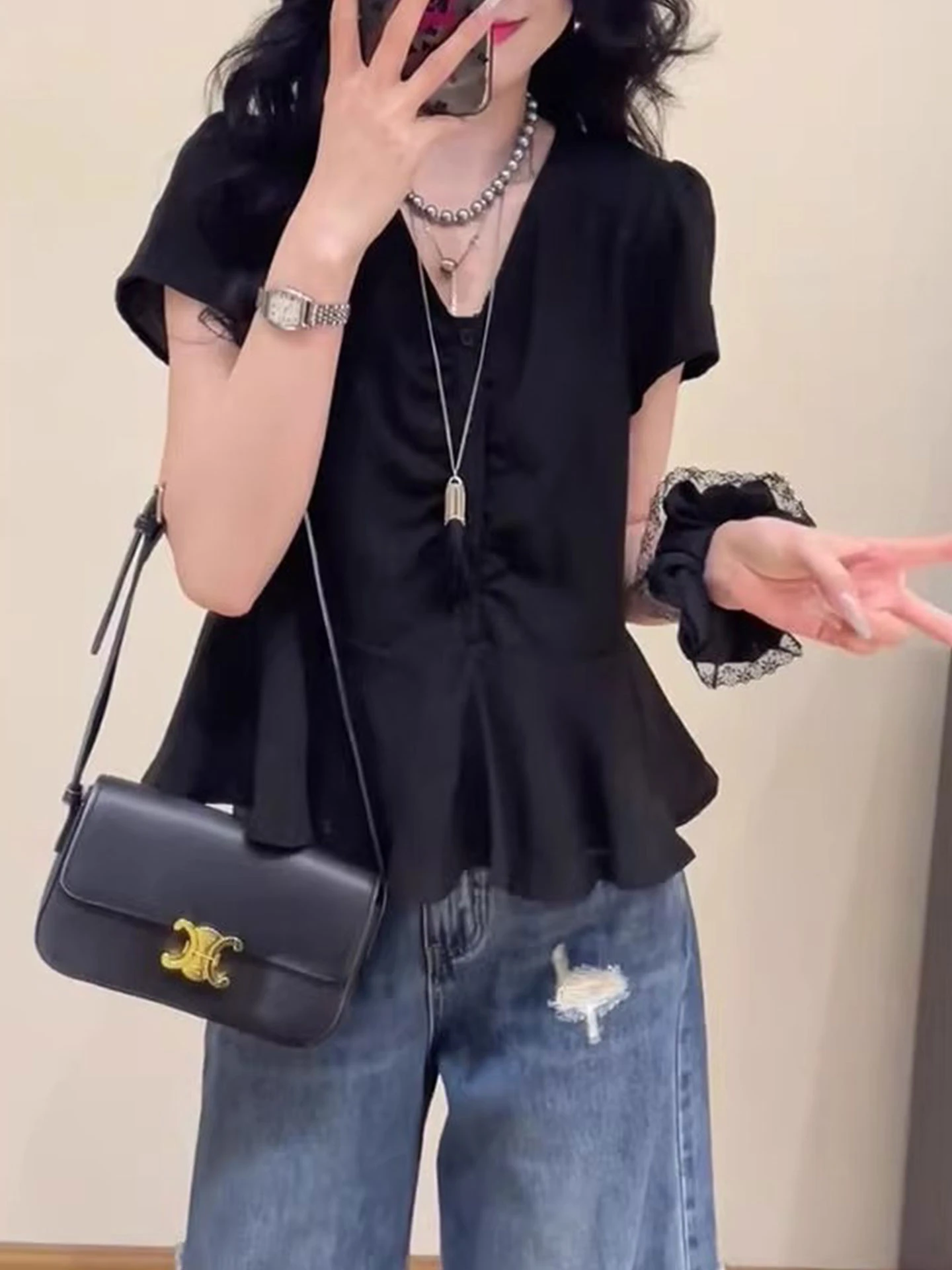 

Элегантный топ с V-образным вырезом и коротким рукавом, с эффектом утончения талии, красивый, для женщин, в корейском стиле, прямого кроя, из шелковой смеси, летний, F...