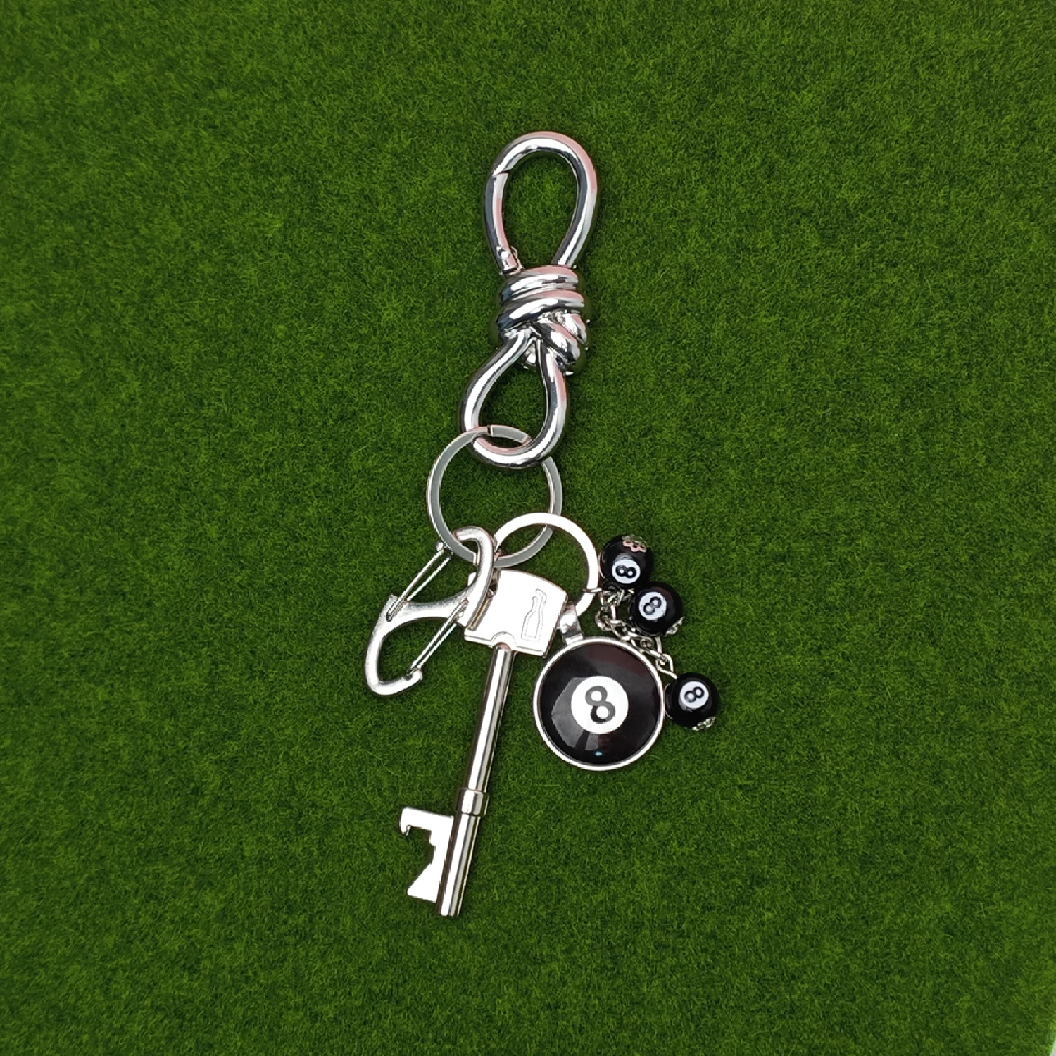 Llavero con mosquetón de Metal giratorios, abridor de botellas de lujo estético, negro, 8 accesorios colgantes para mochila, llavero de regalo de moda