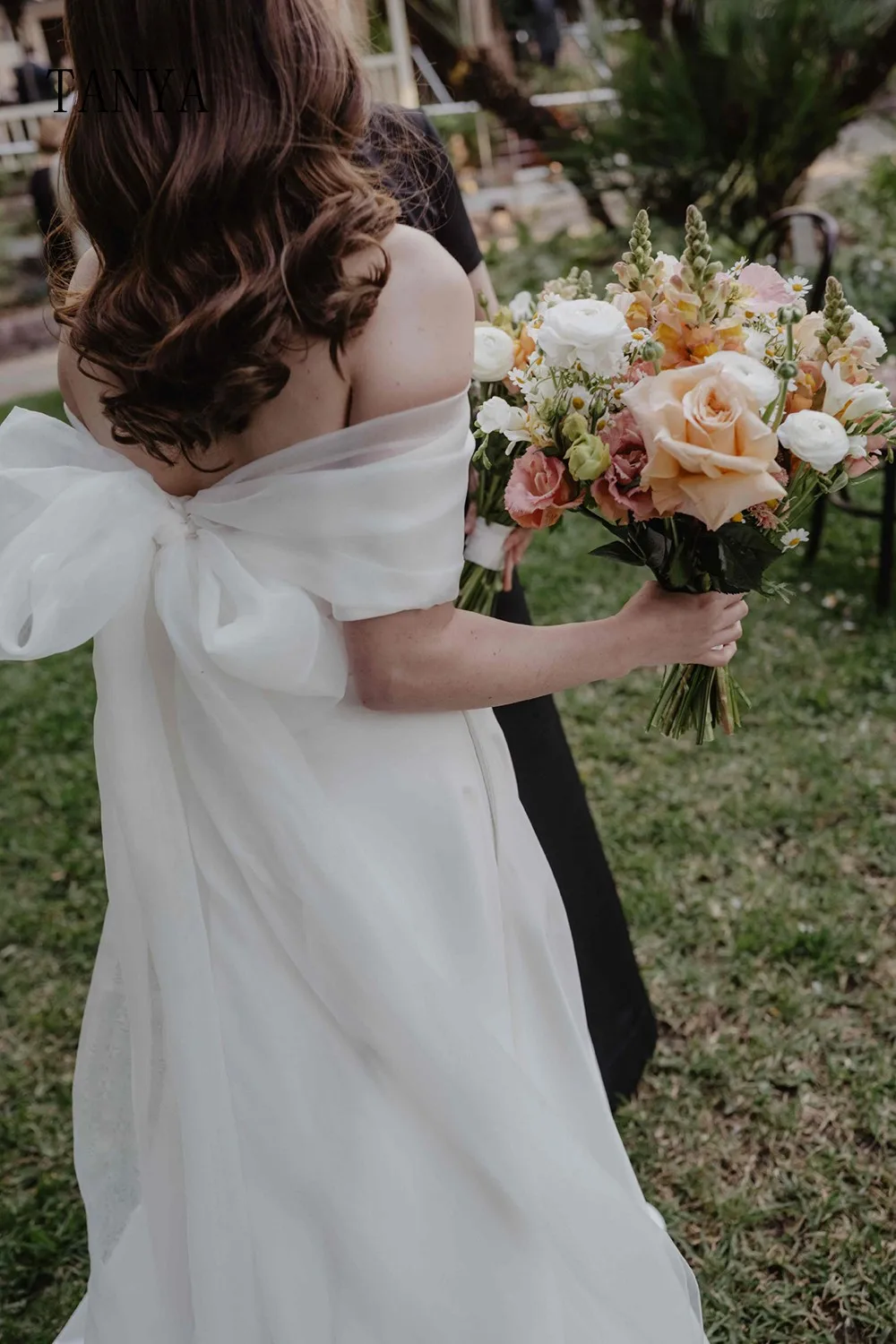 Robes de mariée élégantes en satin pour femmes, col bateau, ligne A, train de balayage, robe de patients, hors de l'initiative, lacets dans le dos