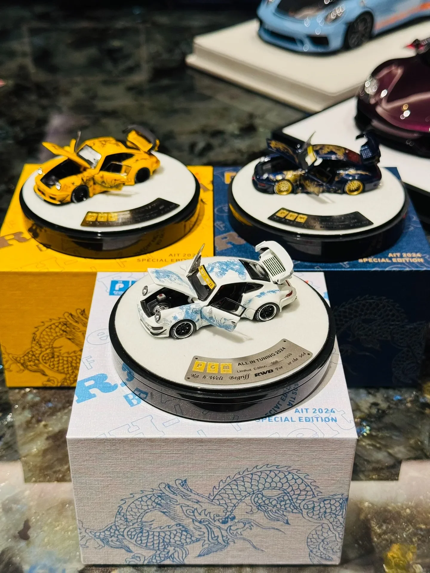 

PGM 1:64 RWB 993 964 Luminous Dragon Version Limited Edition All Open Alloy Metal Static Car Model Gift