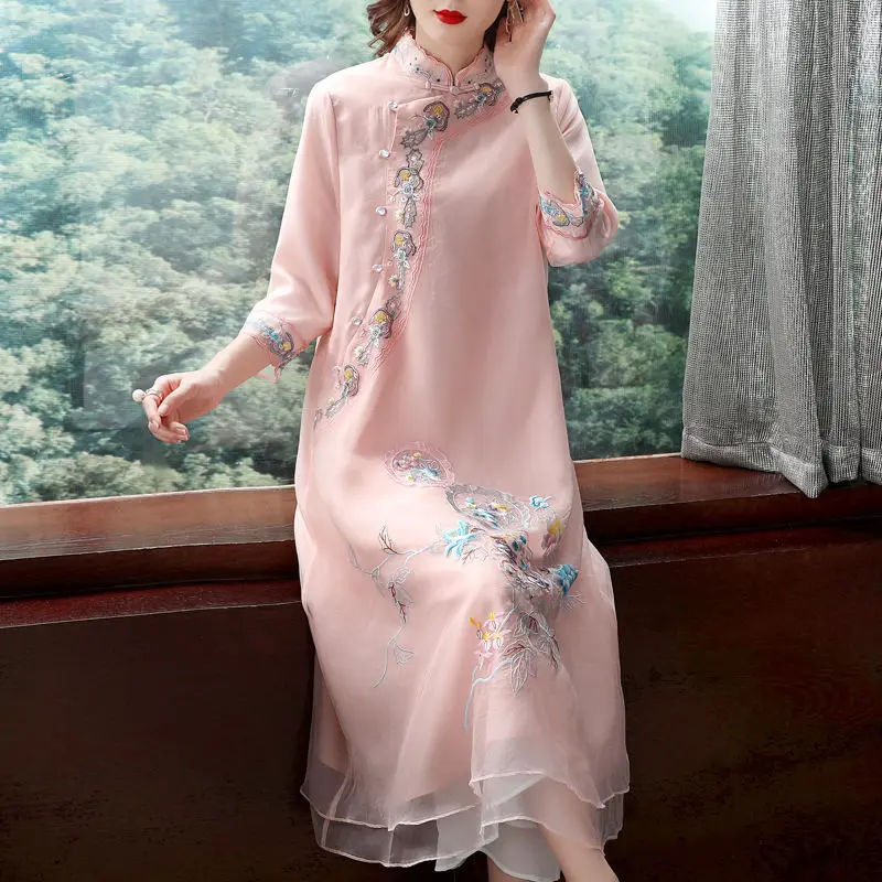 

2024 New Chinese Vintage Cheongsam Classic Embroidery Half Sleeve Frog Button Mandarin Collar Dress Elegant Women Qipao Clothing