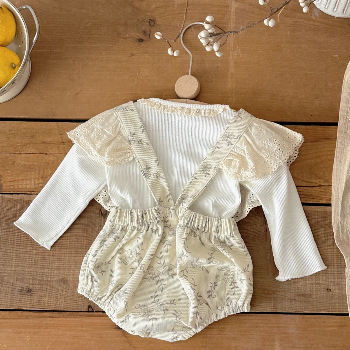 Infant Girl 2Pcs Clothing White Rib Lace Trim Long Sleeve Tee + Floral Print Suspender Bloomer