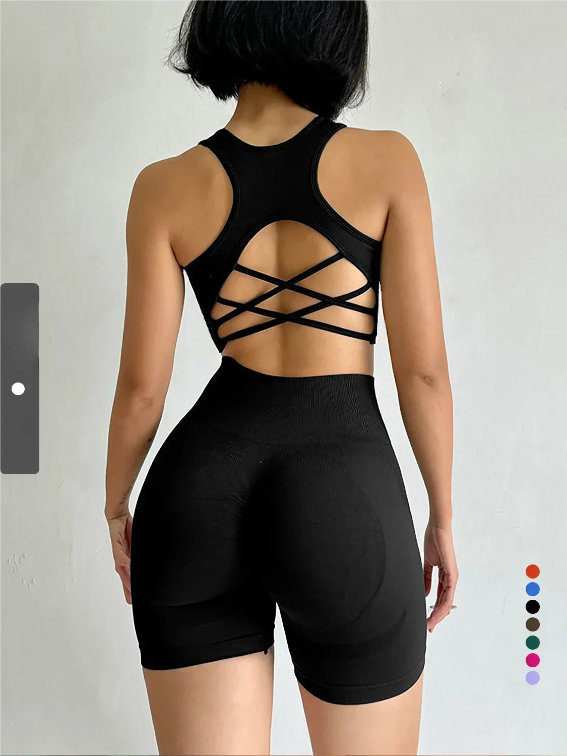 

Seamless yoga set-two-piece set consisting of a tank top and shorts, with a quick-drying bra, suitable for women's gym workouts.