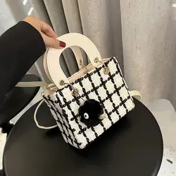 Fashionable mini square handbag suitable for girls children's bag, plaid plush cute wallet can be diagonally crossed