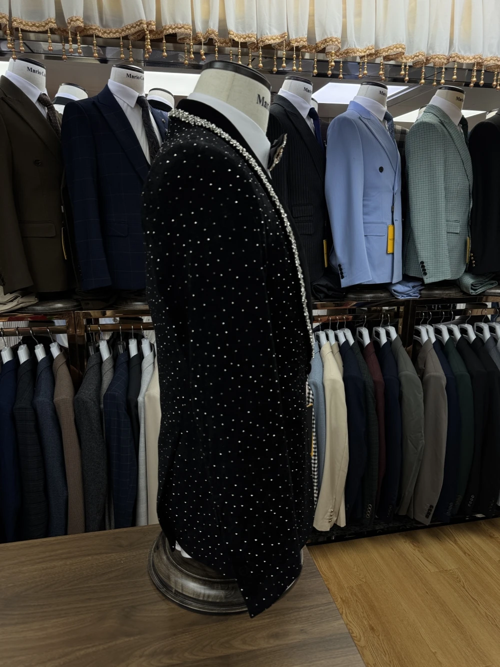 Luxurious Textured Men's Suit Stylish Beaded Party Date Tuxedo Crystals Celebrity Groom Wear Charming Jacket Vest Pants Set