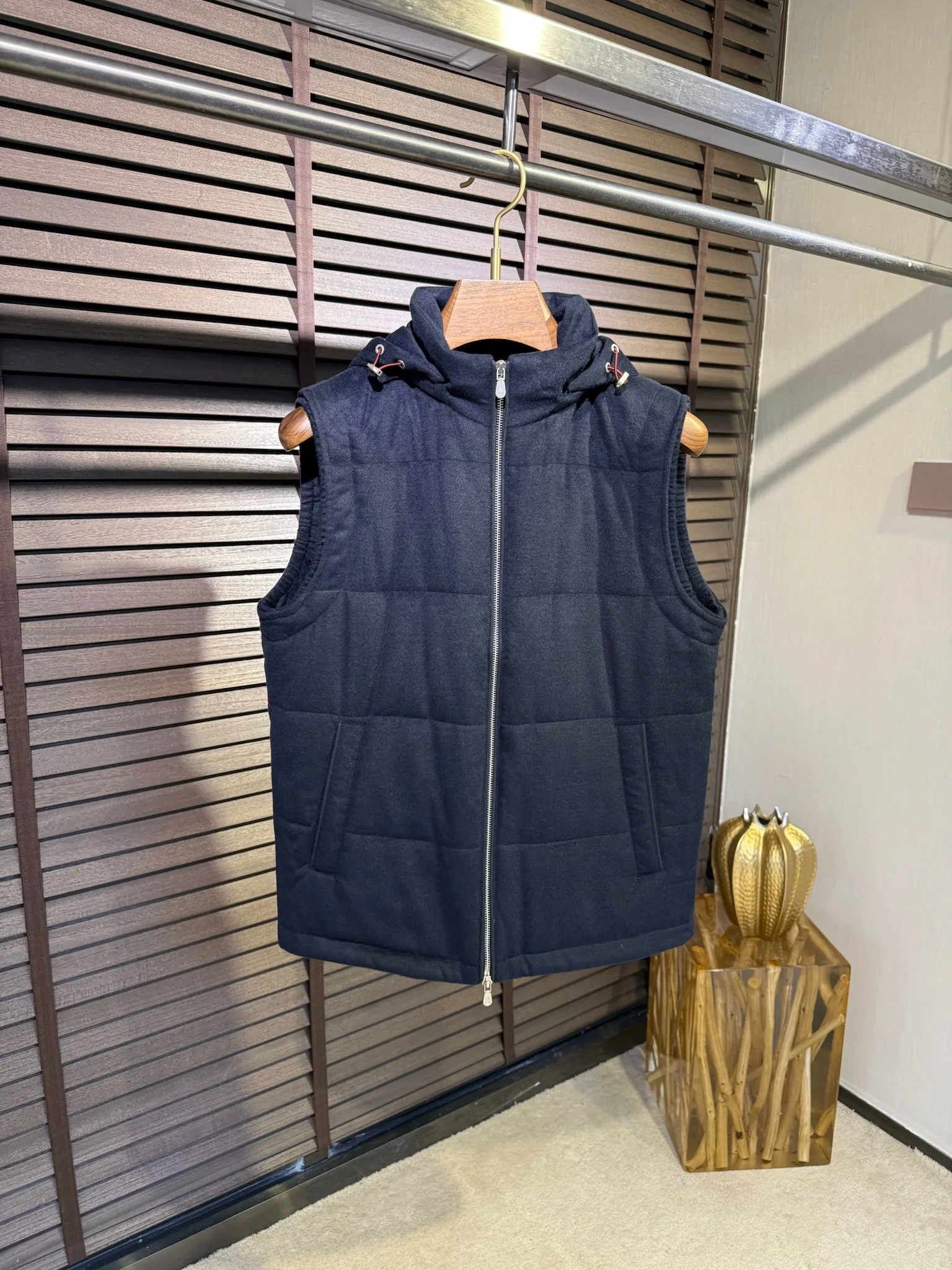 

Повседневный жилет из смеси шерсти с капюшоном