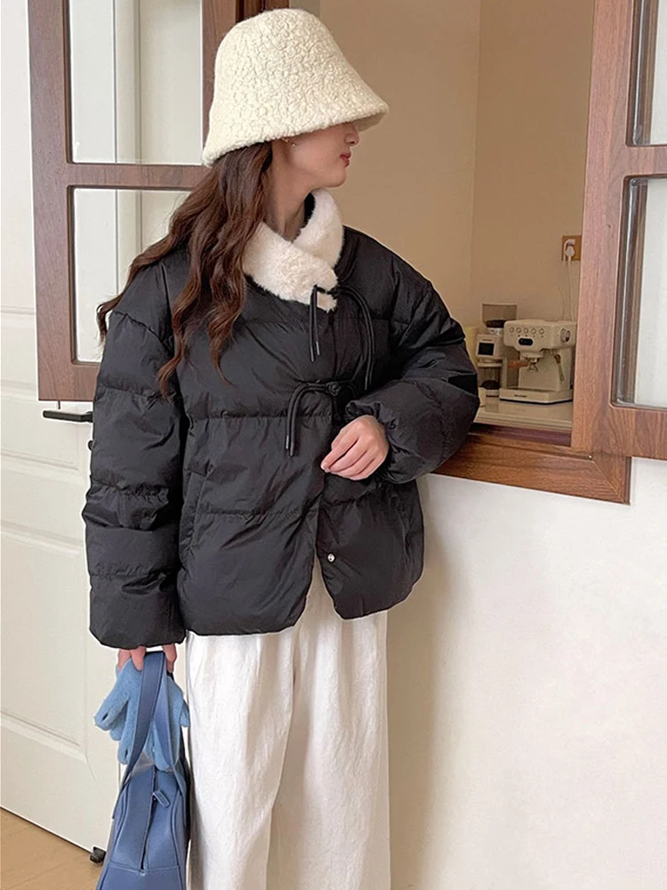 여성용 달콤한 스플라이싱 디자인 감각의 따뜻한 겨울 코트 새로운 중국 스타일의 단추 우아하고 다재다능한 다운 재킷