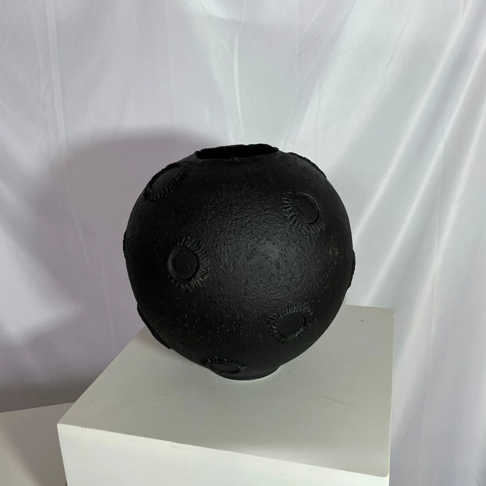 

Heavy industry, wabi-sabi wind, pure handmade, ceramics, vase, moon, surface, texture, black, ball, flower utensils