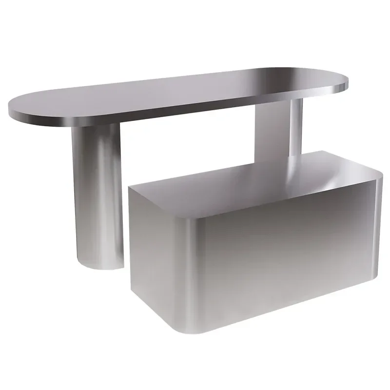 

Clothing store Nakashimadai, shoe store boutique with display table in the middle