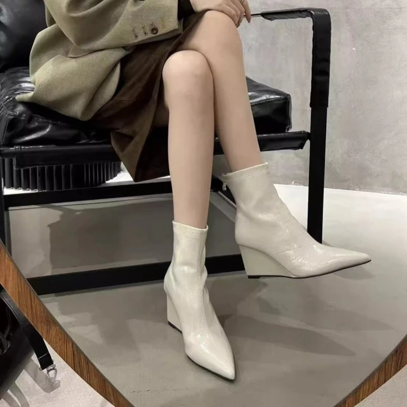 Fall and Winter New Fashion Boots – Stylish Ankle Boots with Sloping Heels, Pointed Toe, Retro Leather Upper for Women 2026