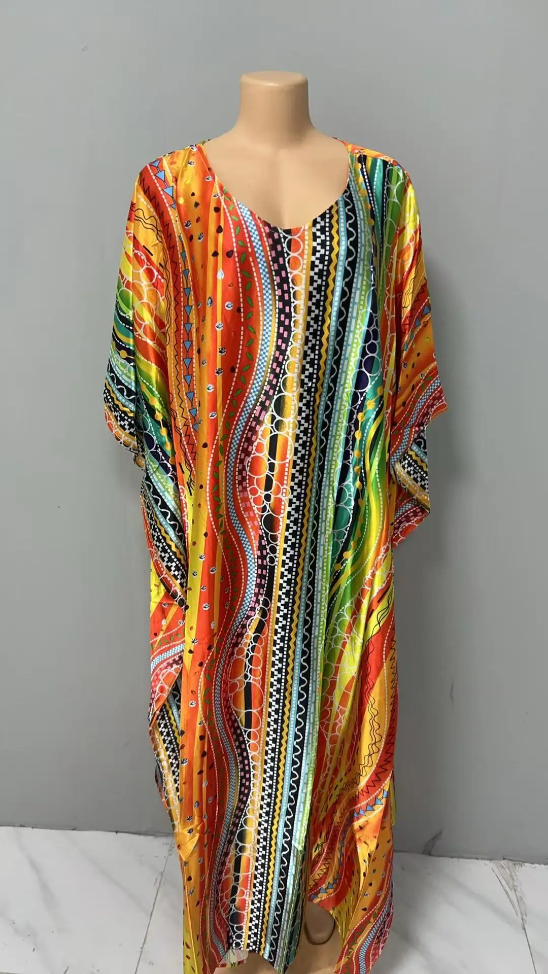 فستان نسائي مريح بمقاس كبير، طباعة زهور، تنورة طويلة بخصر فضفاض، أكمام تشبه جناح الخفّاش، رقبة على شكل V، طول الكاحل، أزياء أنيقة