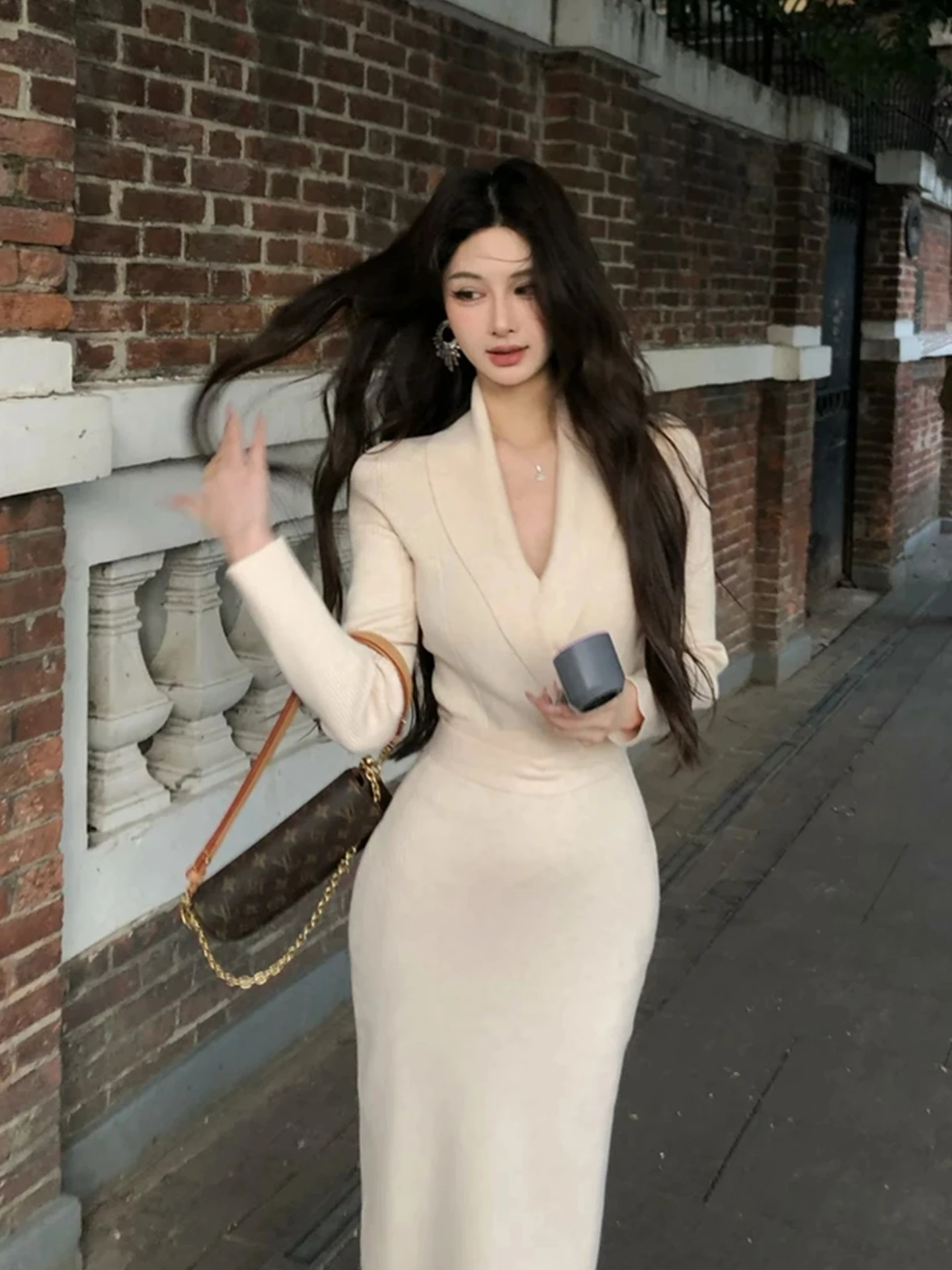 

XZY plus Size Knitted Long Sve V-Ne Dr Women's Winter Gentle Personali Skirt French Sle Slim Fit Bal Polyest...