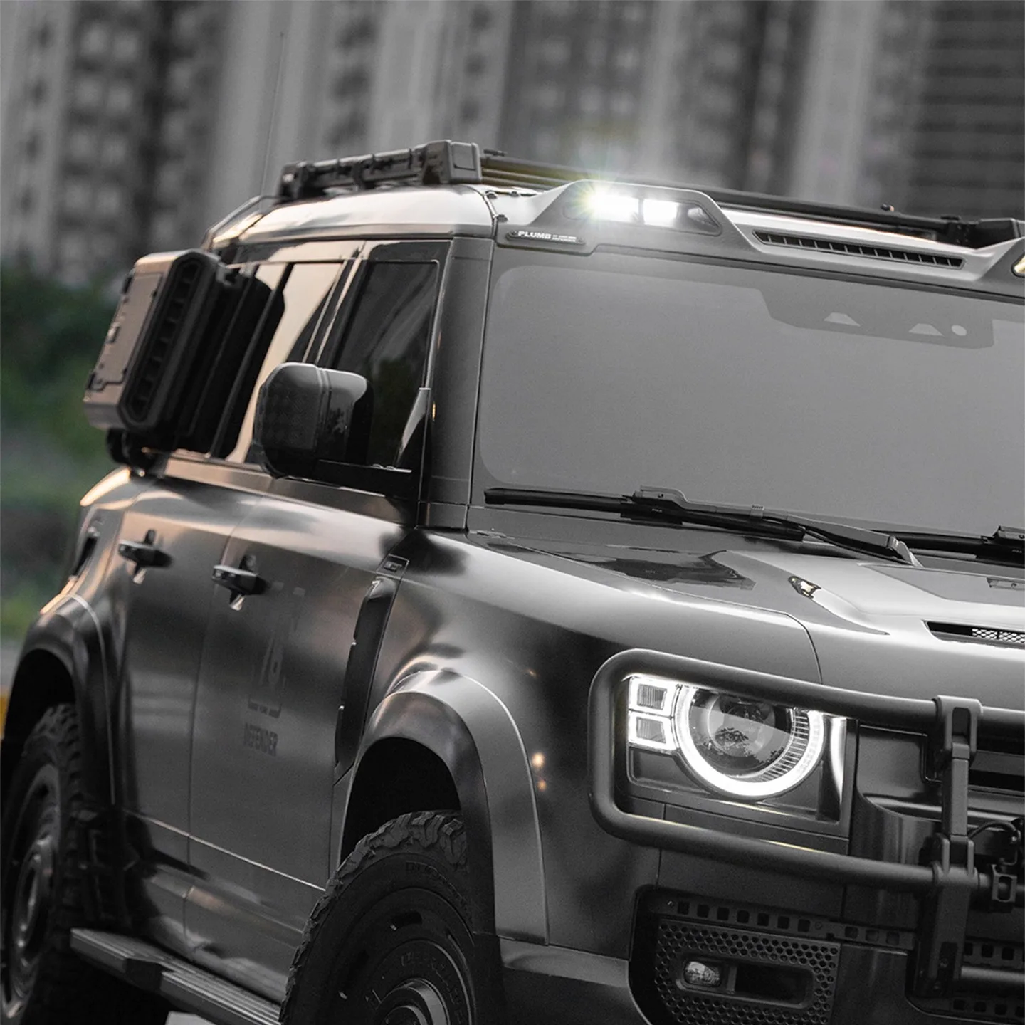 PLUMB Dry Carbon Fiber Top light for Land Rover Defender 90 110 130 2020-2025 Off road searchlight Exterior Decoration