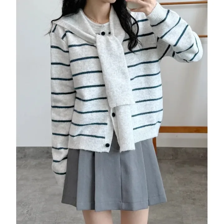 Damski sweter dziergany, elegancki, jesienno-zimowy, nowy, w paski, długi rękaw, okrągły dekolt, zapinany na jeden guzik, rozpinany kardigan, odkryte ramiona...