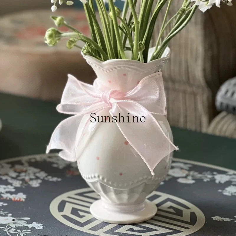 

Pink polka dot French vase embossed ceramic hydroponic flower arrangement device