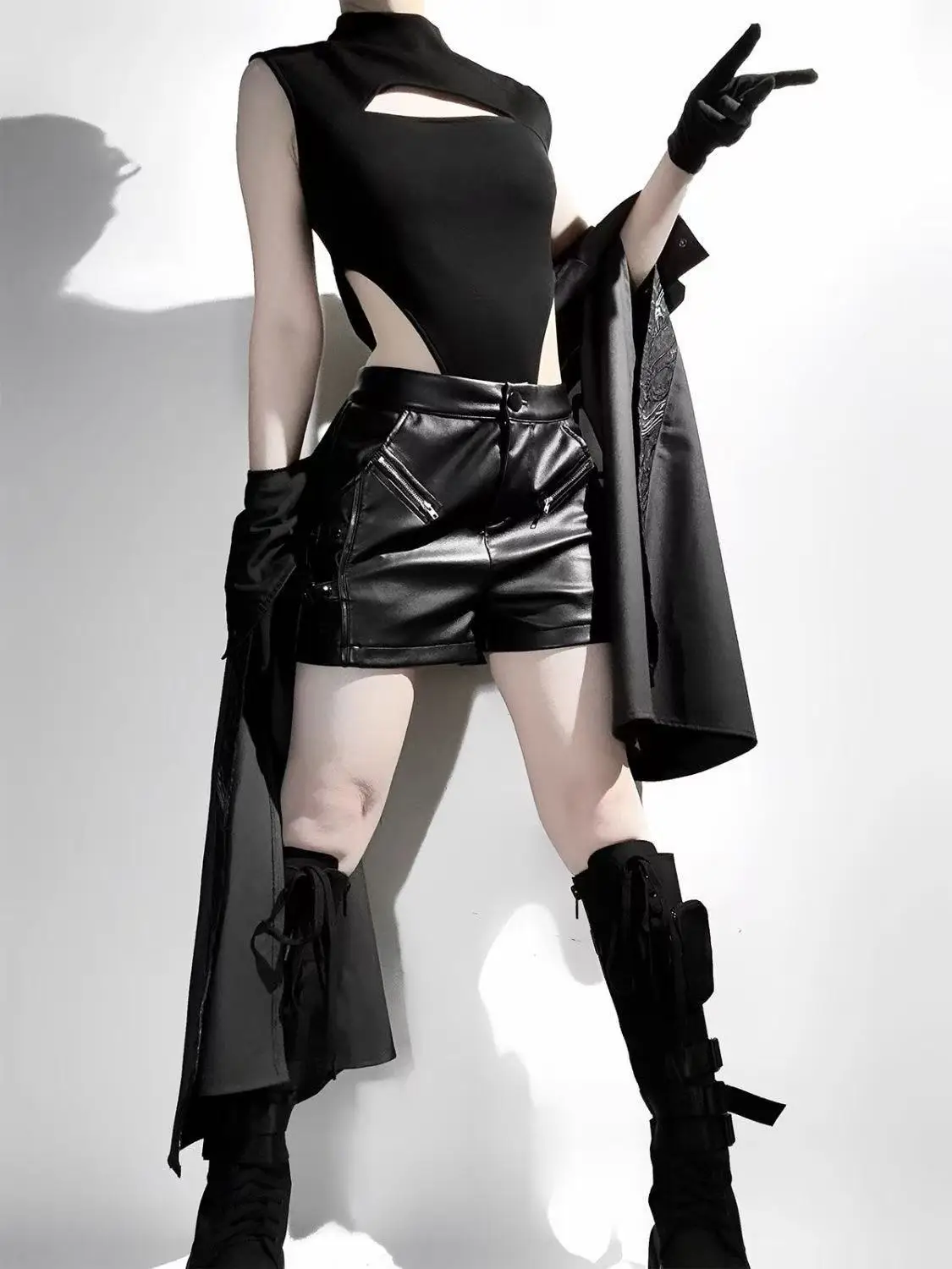 ชุดคอสตูมโกธิคสีดำเข้มสำหรับผู้หญิง สไตล์จีนใหม่ เสื้อแขนกุด กางเกง PU ชุดวินเทจแนวสตรีทแฟชั่นเท่ๆ สไตล์ Y2K