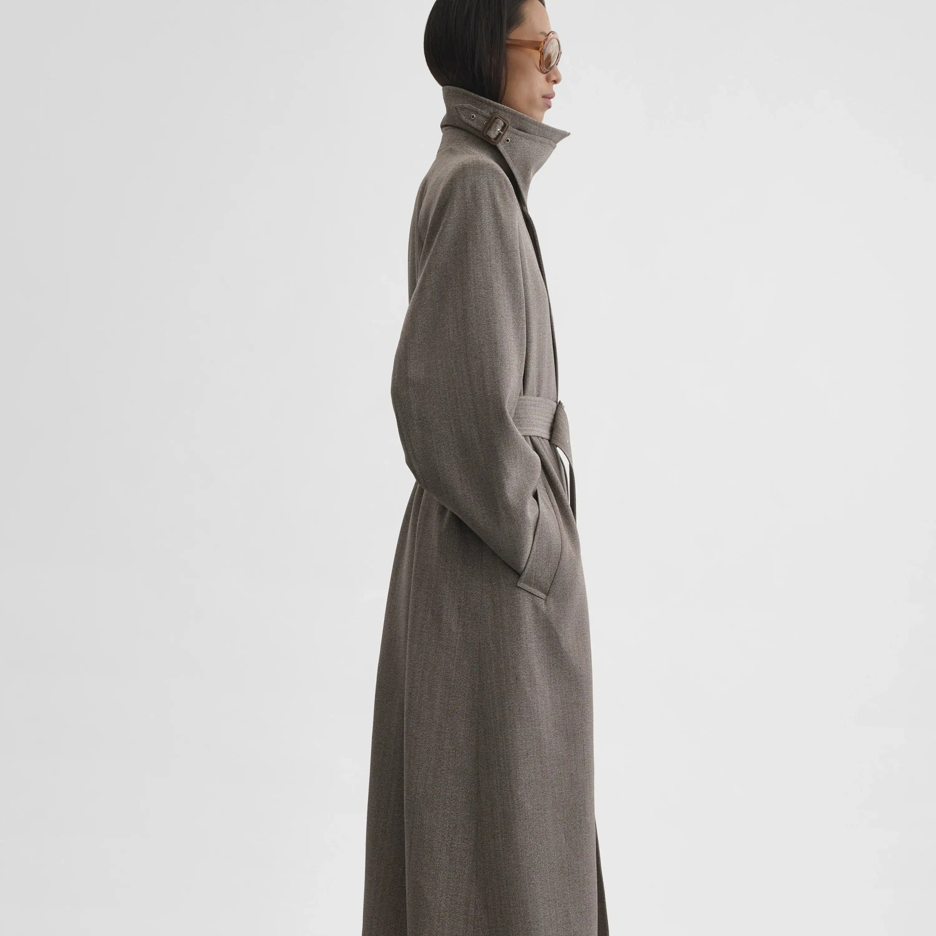 المعطف النسائي الجديد عبارة عن معطف Phoebe Philo طويل مصنوع يدويًا من قبل المصممين الكبار