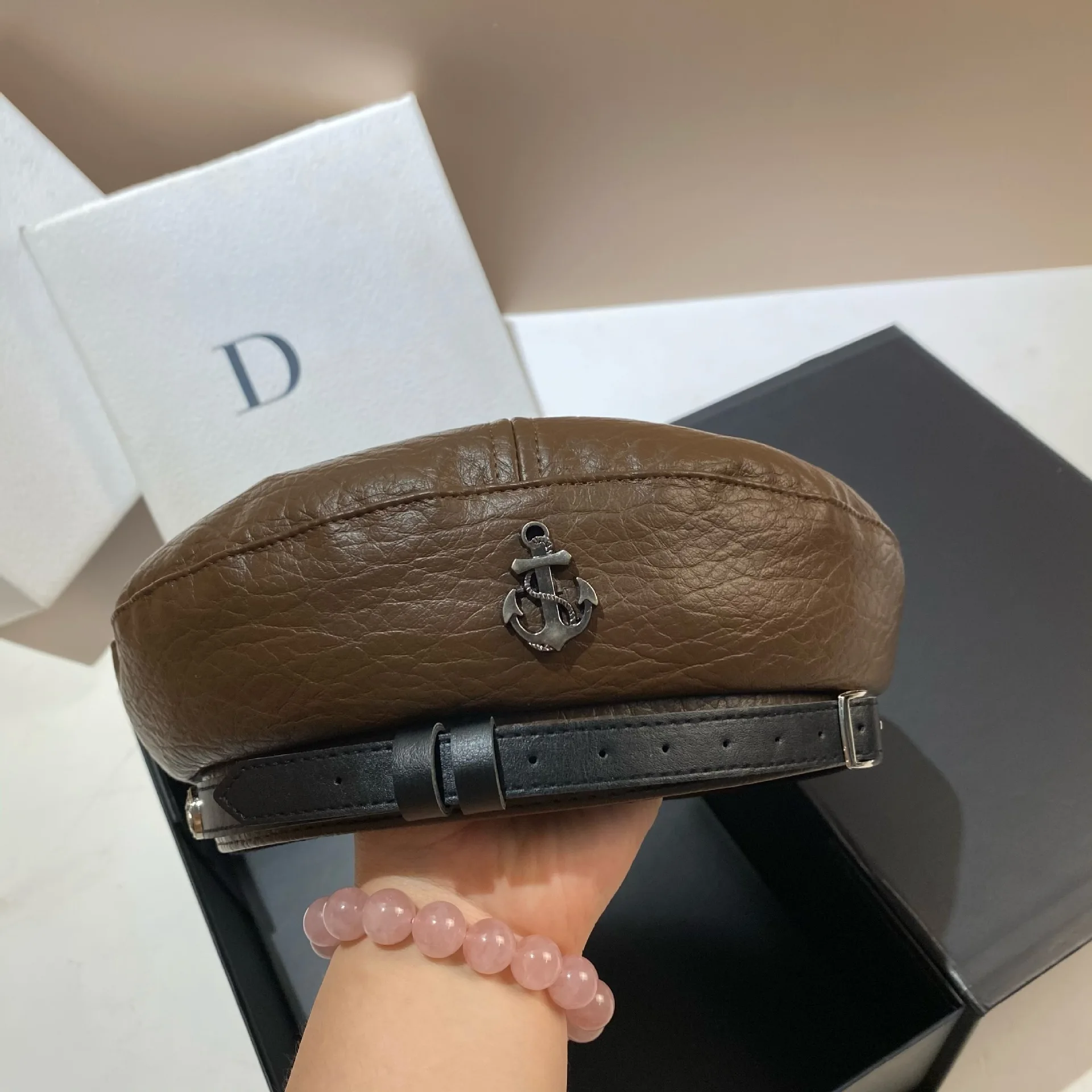 

Designer Brand Metal Anchor Leather PU Beret Belt Buckle Female Berets Beanie Versatile Girl‘s Painter Hat Chapeau Femme