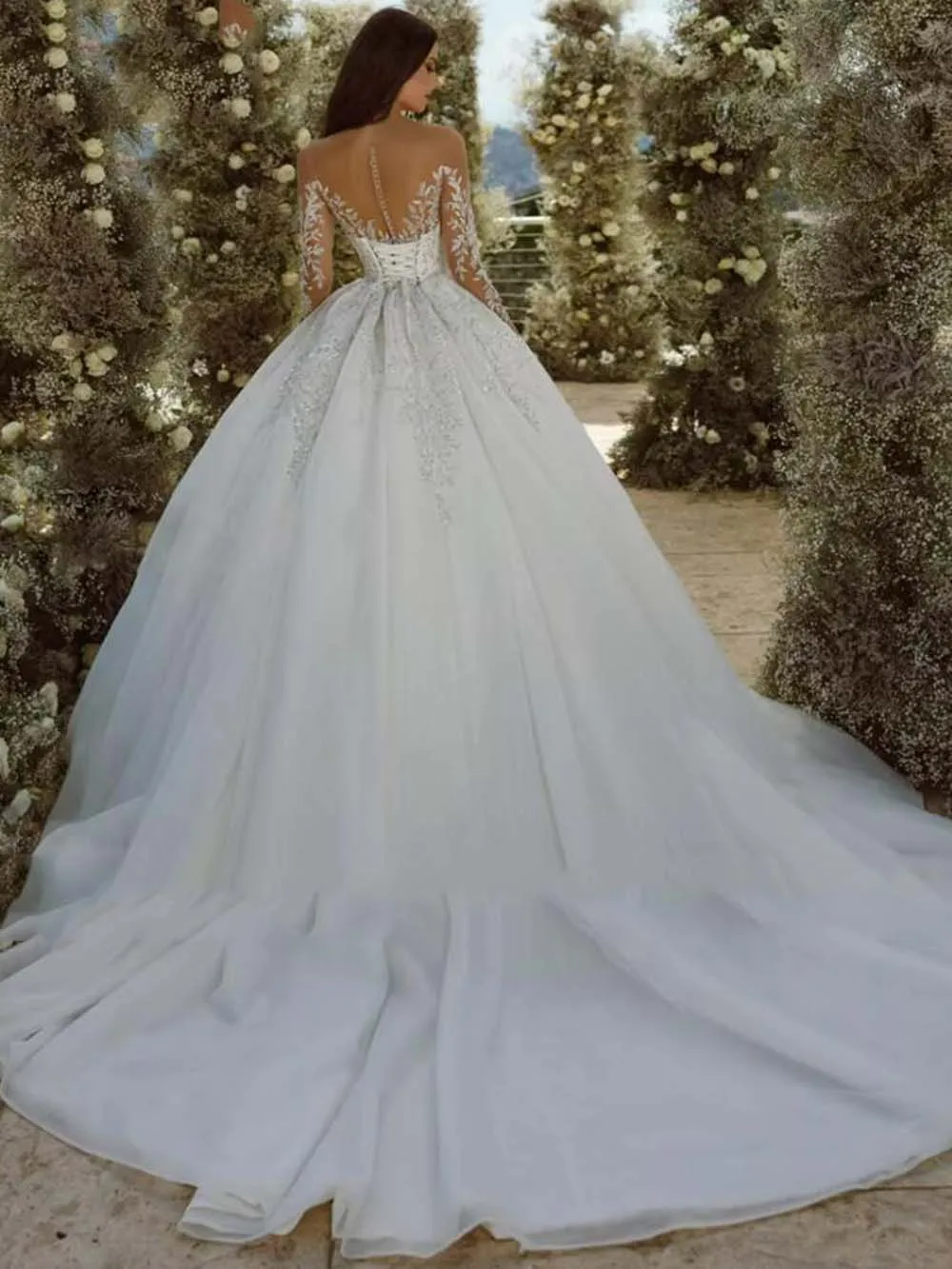 Elegant Puffy Tulle Wedding Dresses Long Sleeve Sexy V Neck Illusion Back Crystals Beaded Appliques Bride Gowns Customized 2025