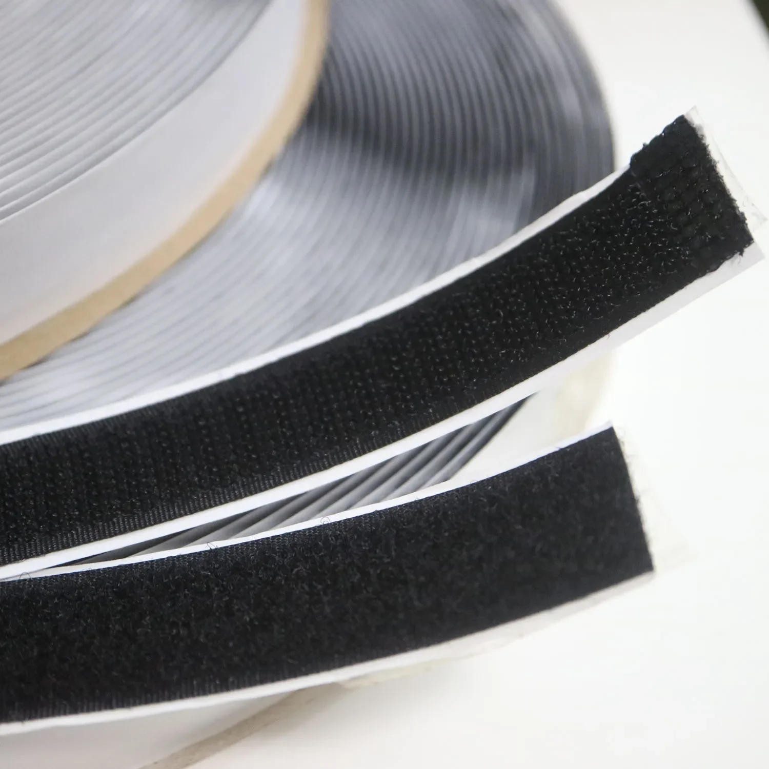 2cm*25Meters glue Adhesive Hook and Loop Fastener tape sticky back fastener tape White Black glue sticky straps