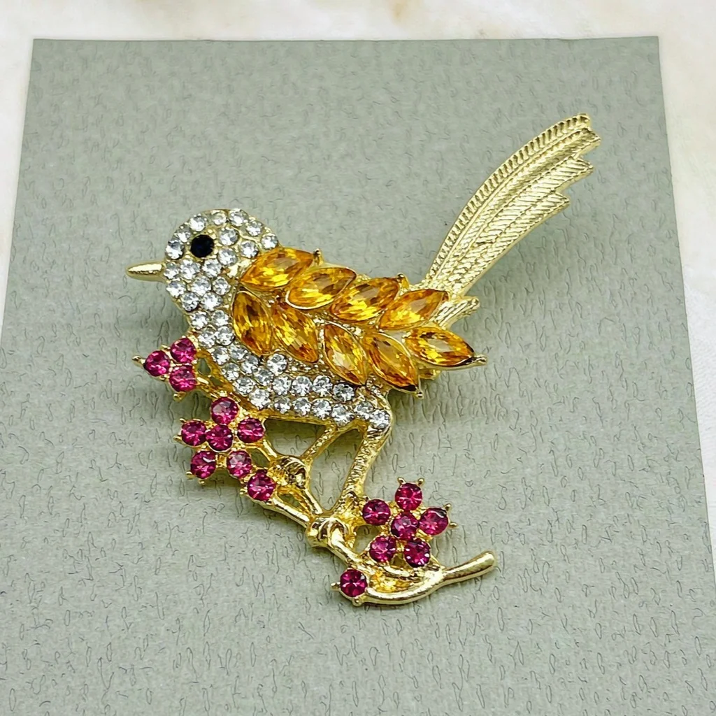 New Accessories, High Aesthetic Value, Versatile, Couple's Commute Silk Clip, Anti-Exposure Accessory, Women's Suit Pin, Personalized Outfit, Decorative Buckle, Elegant Business Banquet Brooch, DIY Scarf Clip, Badge, Niche, Best Matching Item, Clothing Pin, Brooch, High-End Decorative Pin