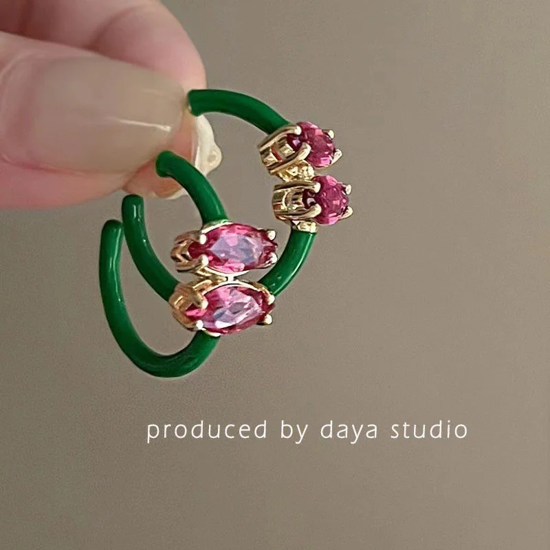 French Retro Contrasting C-Shaped Geometric Zircon Earrings For Women Fashionable Red Crystal Earring Jewelry Accessory For Girl