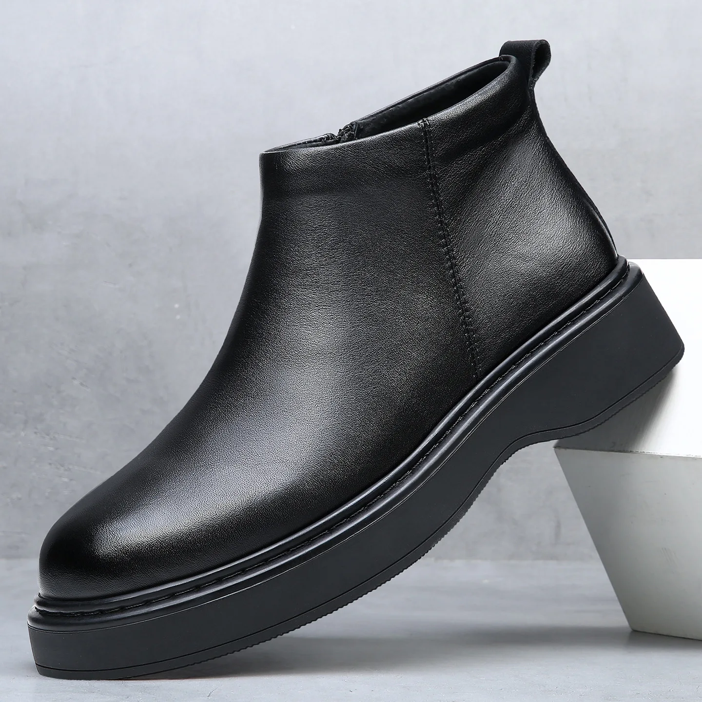 Cotton shoes for men in winter 2026  with added fleece insulation and thick leather short boots for warmth and protection