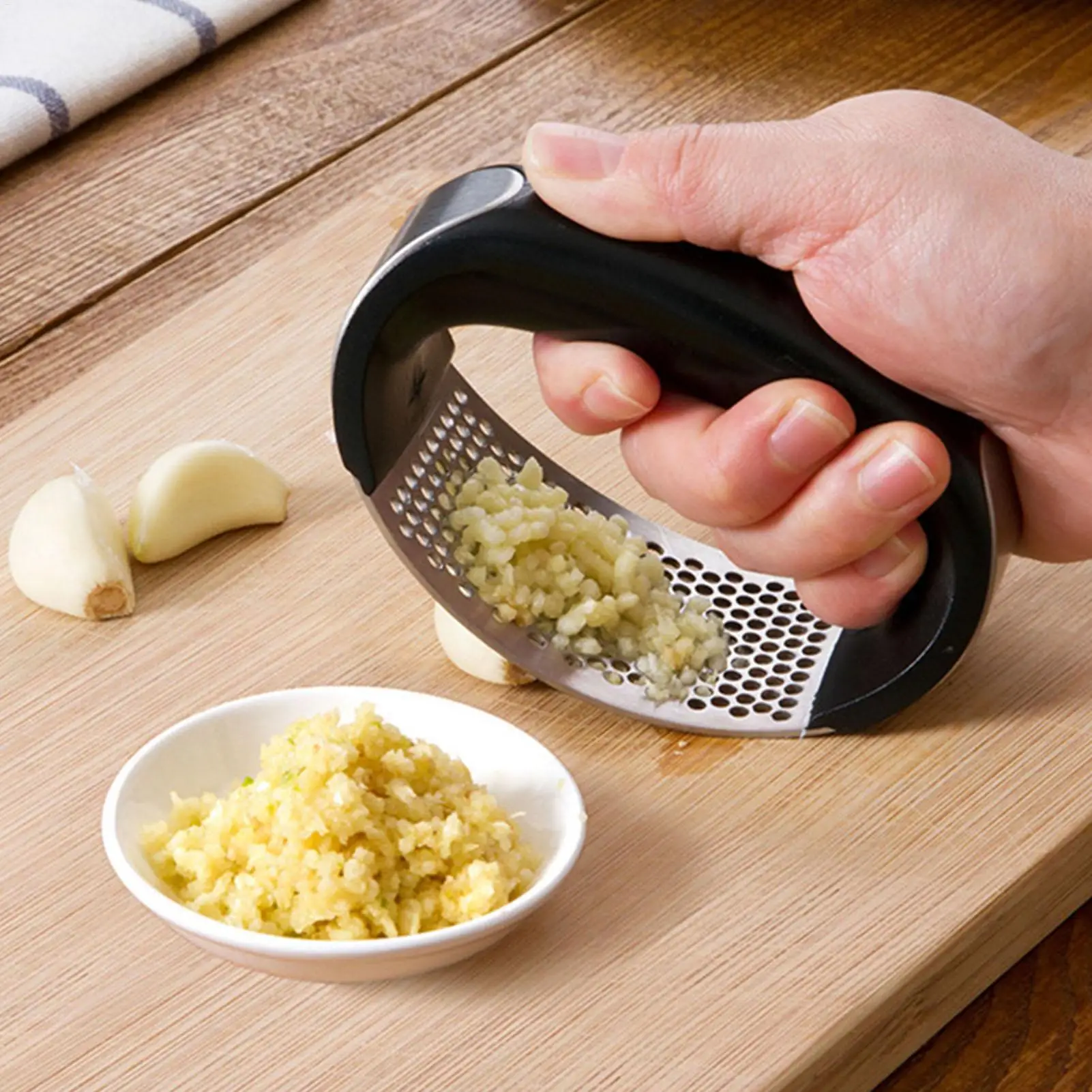 Manual Stainless Steel Garlic Mincer Garlic Crusher Press for Fruits & Vegetables Kitchen Food Processor Tool