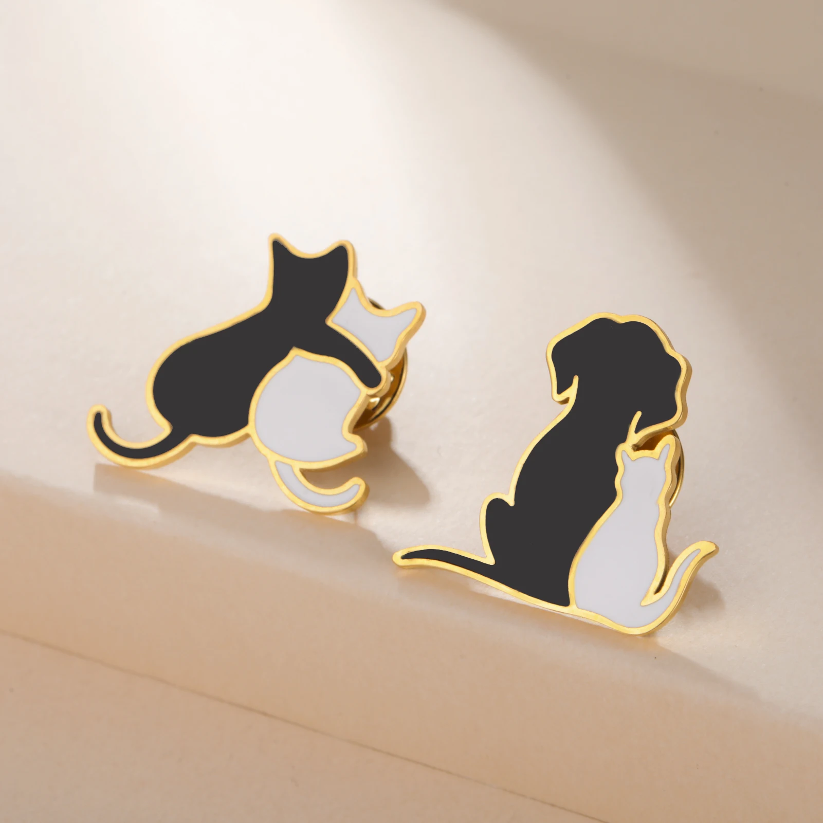 Skyrim القط الكلب أسود أبيض المينا بروش للنساء الرجال الفولاذ المقاوم للصدأ التلبيب دبوس الحيوانات الأليفة قميص دعوى شارة اكسسوارات هدية #5