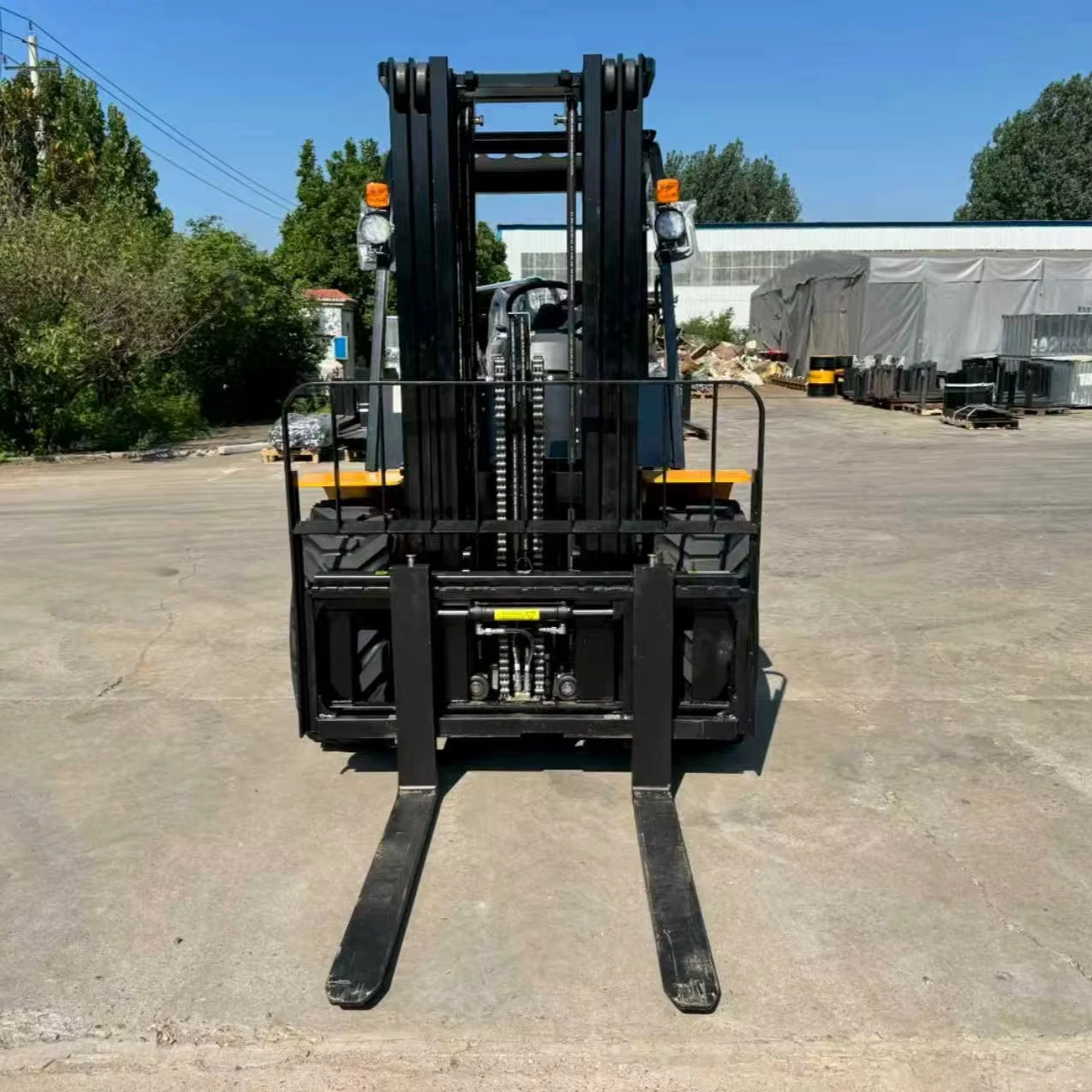 3Ton Diesel Forklift-4WD Rough Terrain Forklift New High Quality Counterbalanced Kubota Engine 40kW 38 Gradeability Retail Use