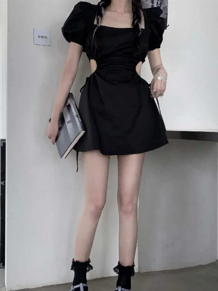 فساتين سوداء صغيرة للنساء بدون ظهر مثيرة للصيف والترفيه وأكمام منتفخة ومزاجية على الطراز الكوري ملابس خروج رائعة