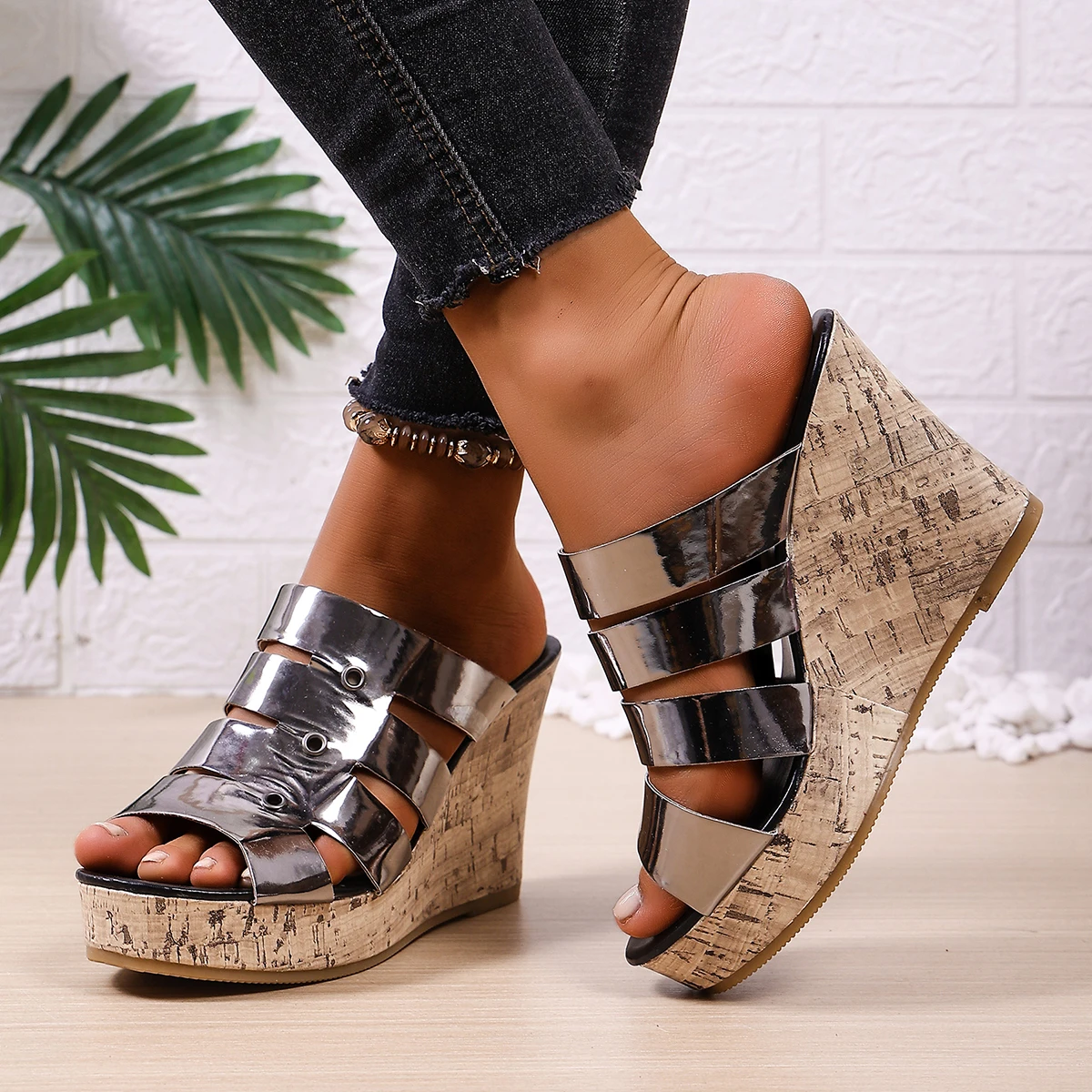 Women Sandals 2025 New Platform Wedges Sandals Outdoor Slides Women Thick Bottom Casual Shoes Women Trend Anti-slip Slippers